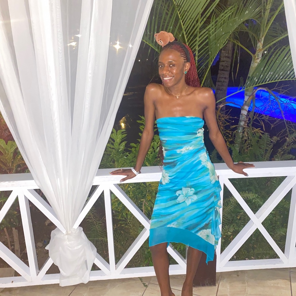 Y2K vacation dress! Perfect for a getaway